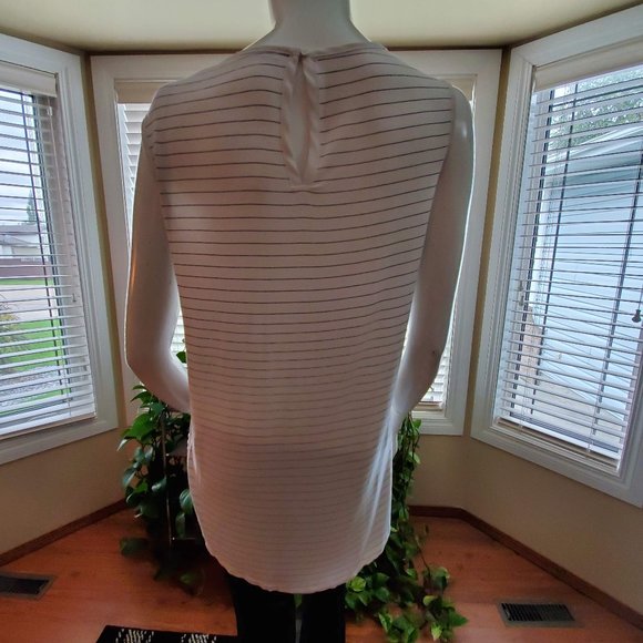 DEX Sleeveless Blue / White Tunic Top - Picture 3 of 6